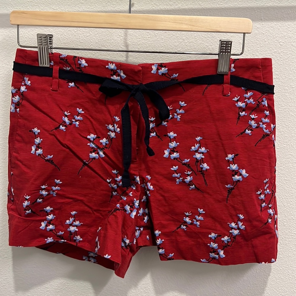 Ann Taylor Loft, the riviera short, size 2, red with blue and white flowers